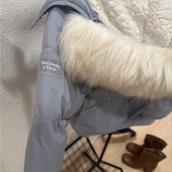 Abercrombie Kids Light Gray Jacket with Faux Fur Lining - Picture 4 of 4